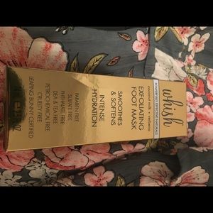 Whish exfoliating foot mask new in box full size